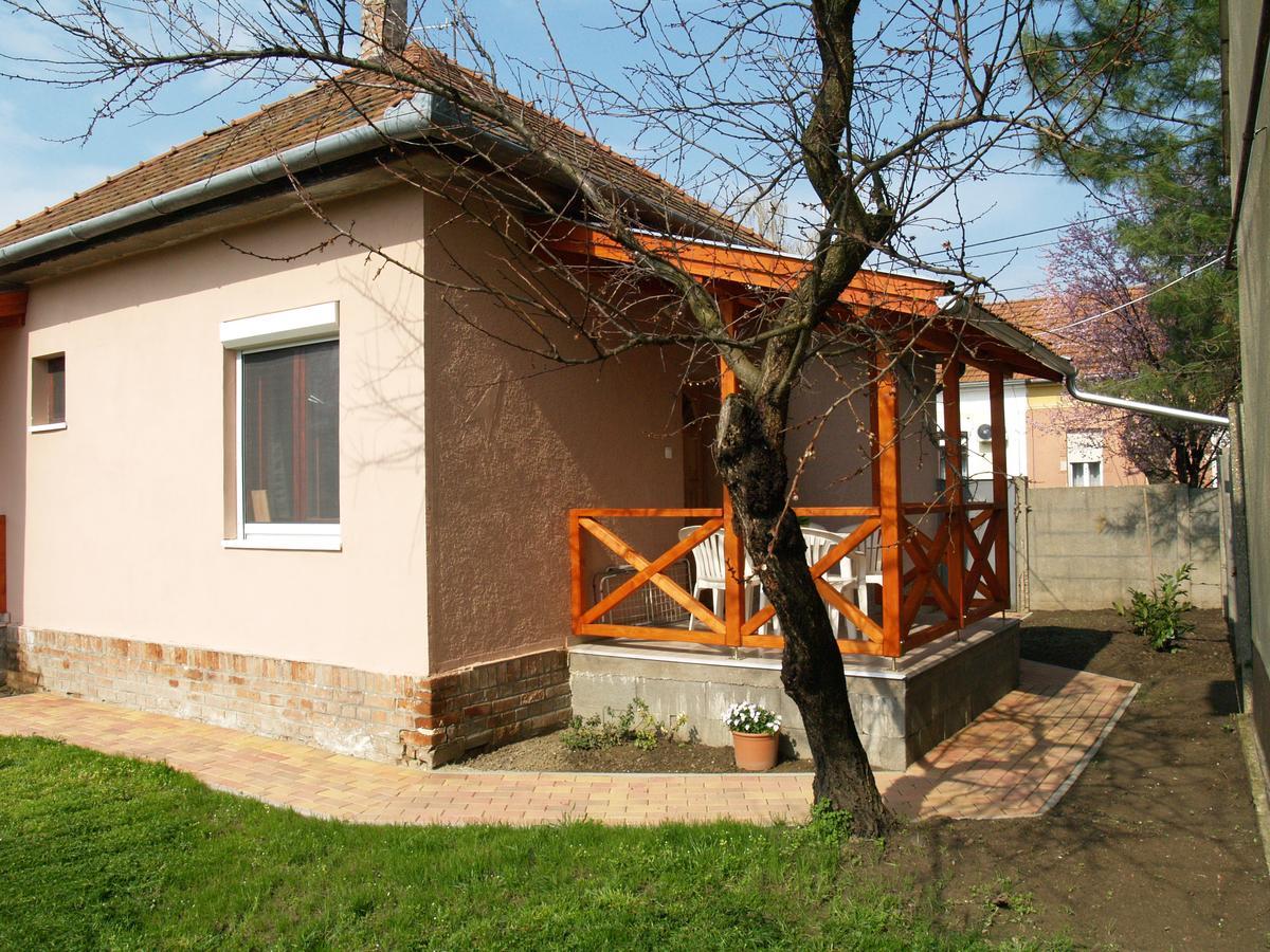 Liliom Apartman Гюла Екстериор снимка