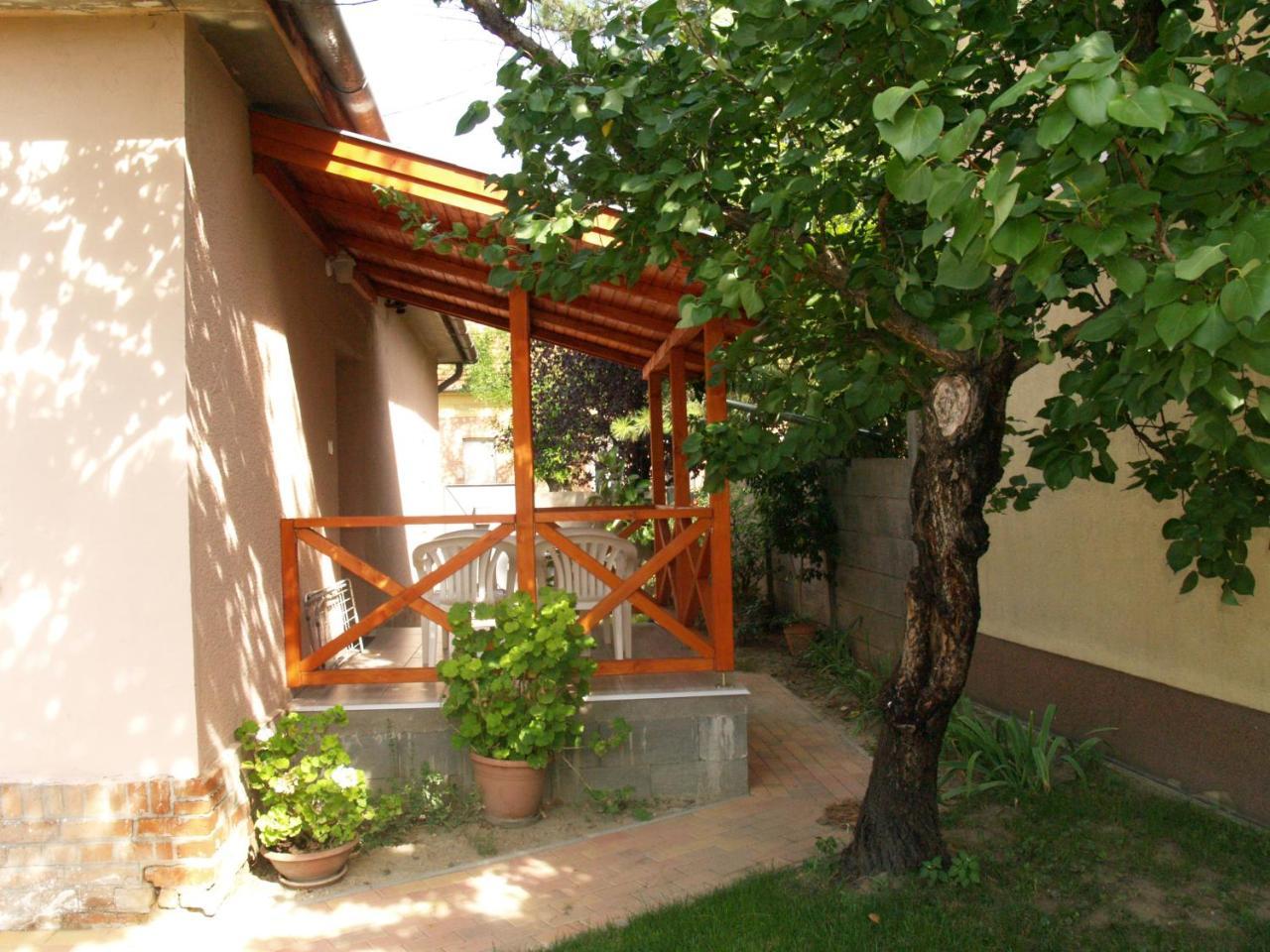 Liliom Apartman Гюла Екстериор снимка