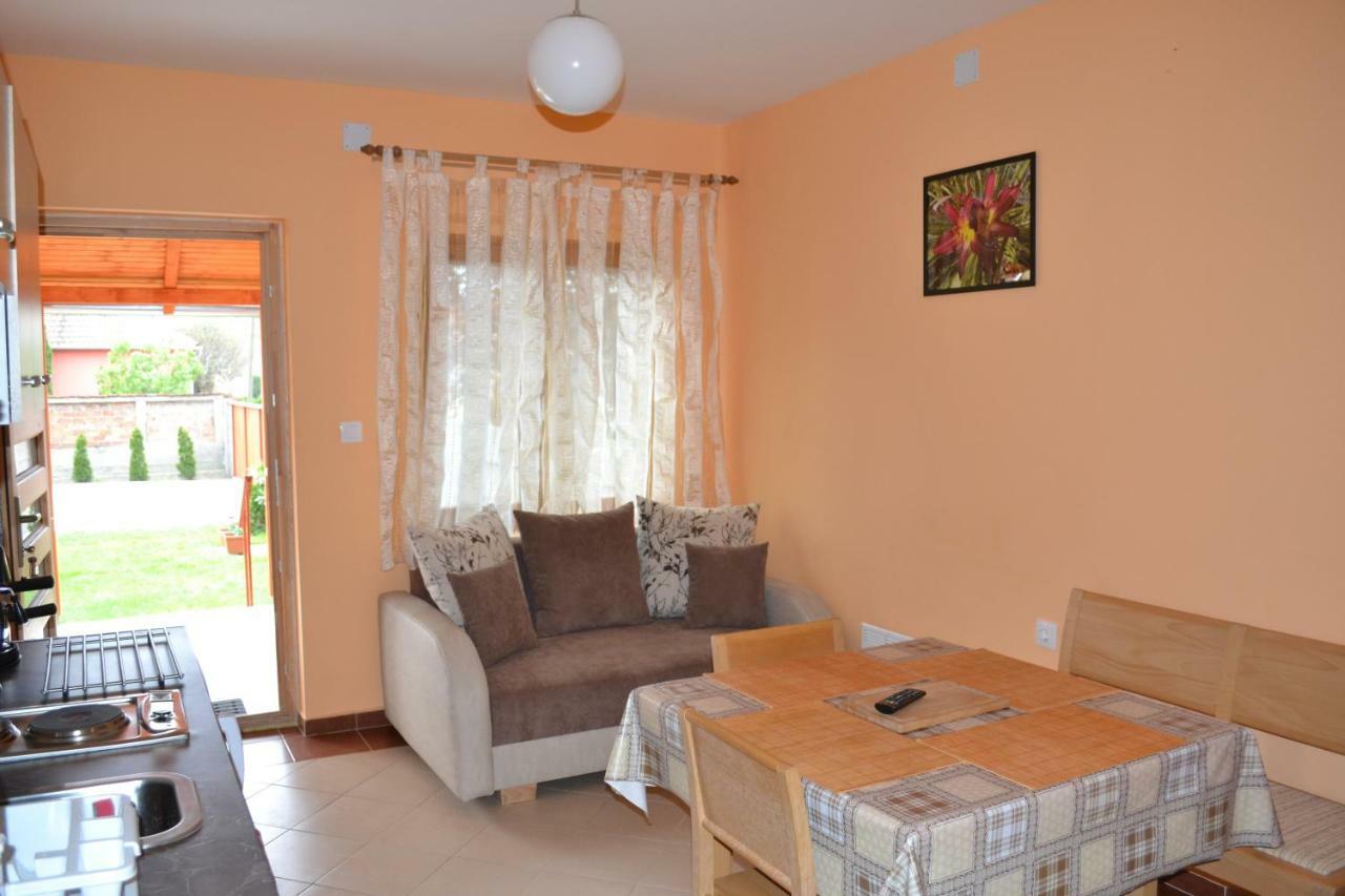 Liliom Apartman Гюла Екстериор снимка