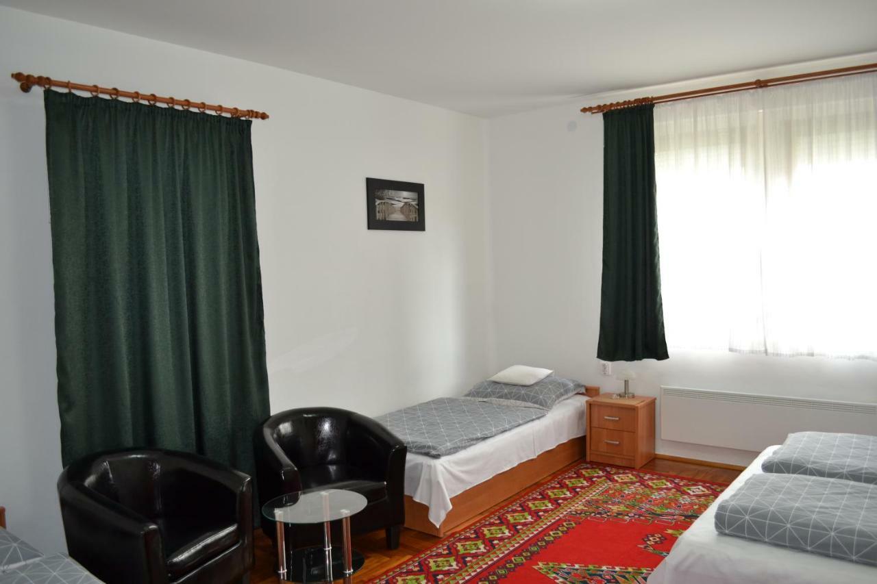 Liliom Apartman Гюла Екстериор снимка