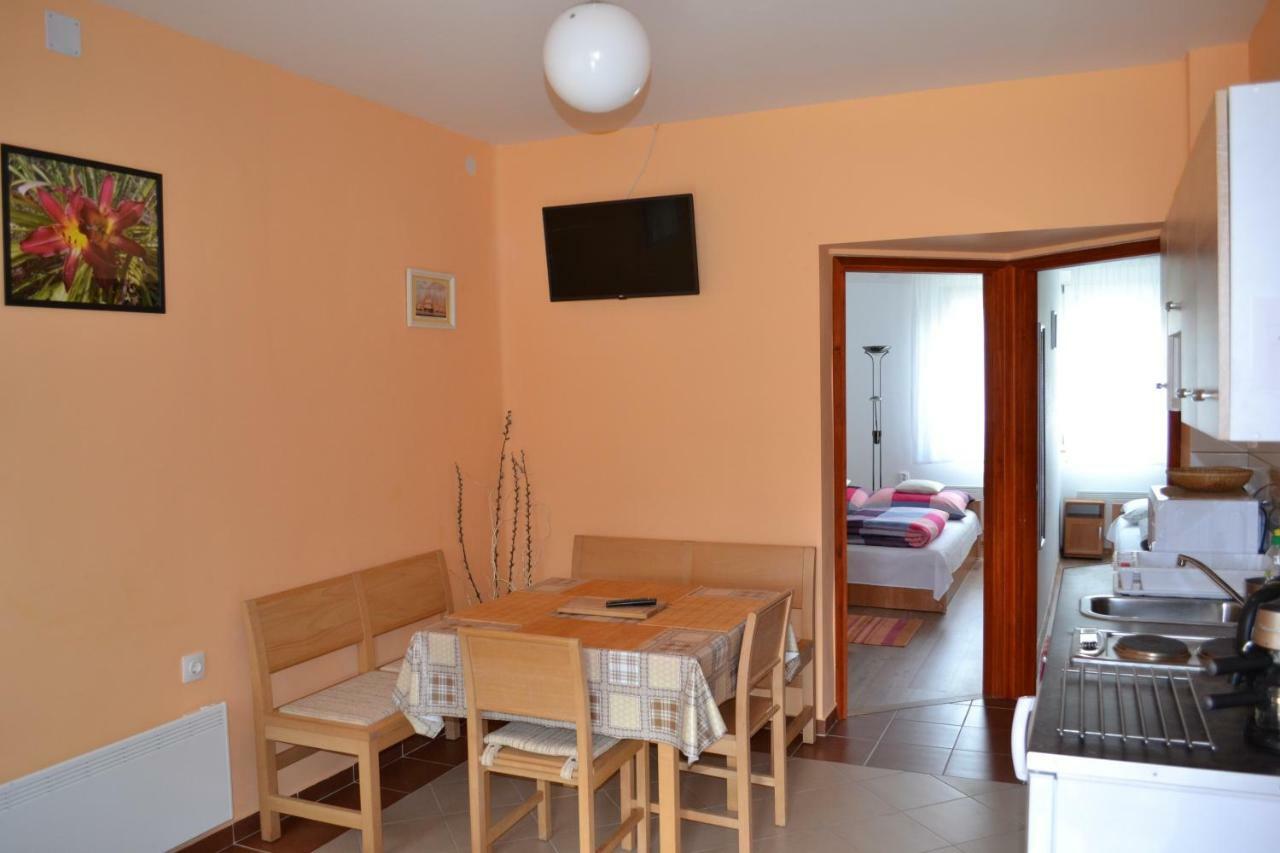 Liliom Apartman Гюла Екстериор снимка