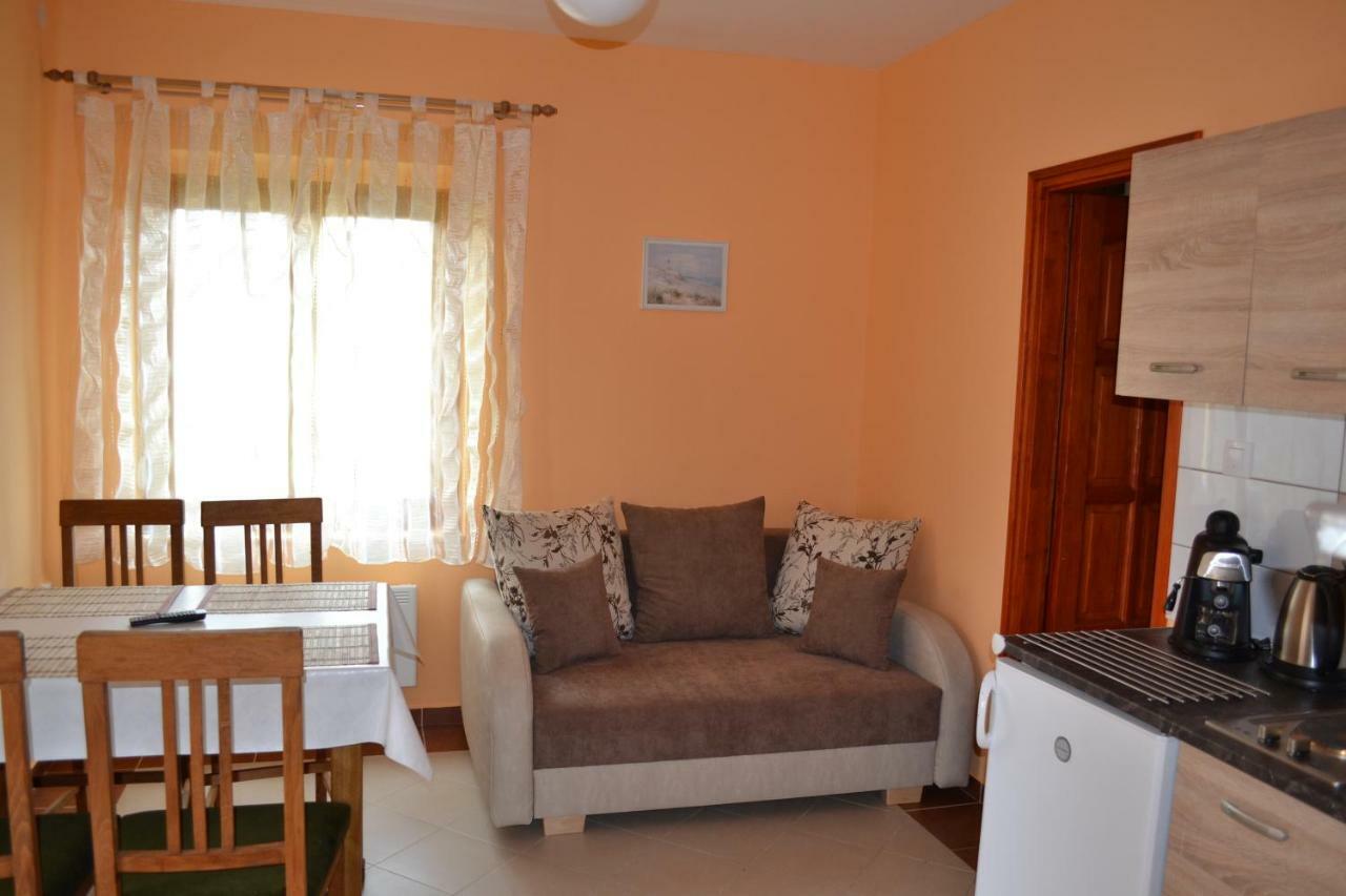 Liliom Apartman Гюла Екстериор снимка