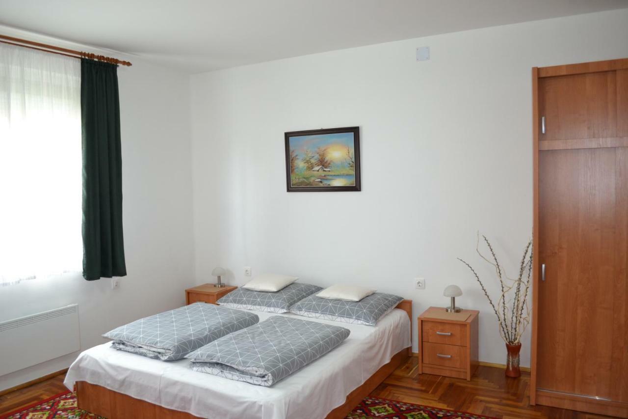 Liliom Apartman Гюла Екстериор снимка