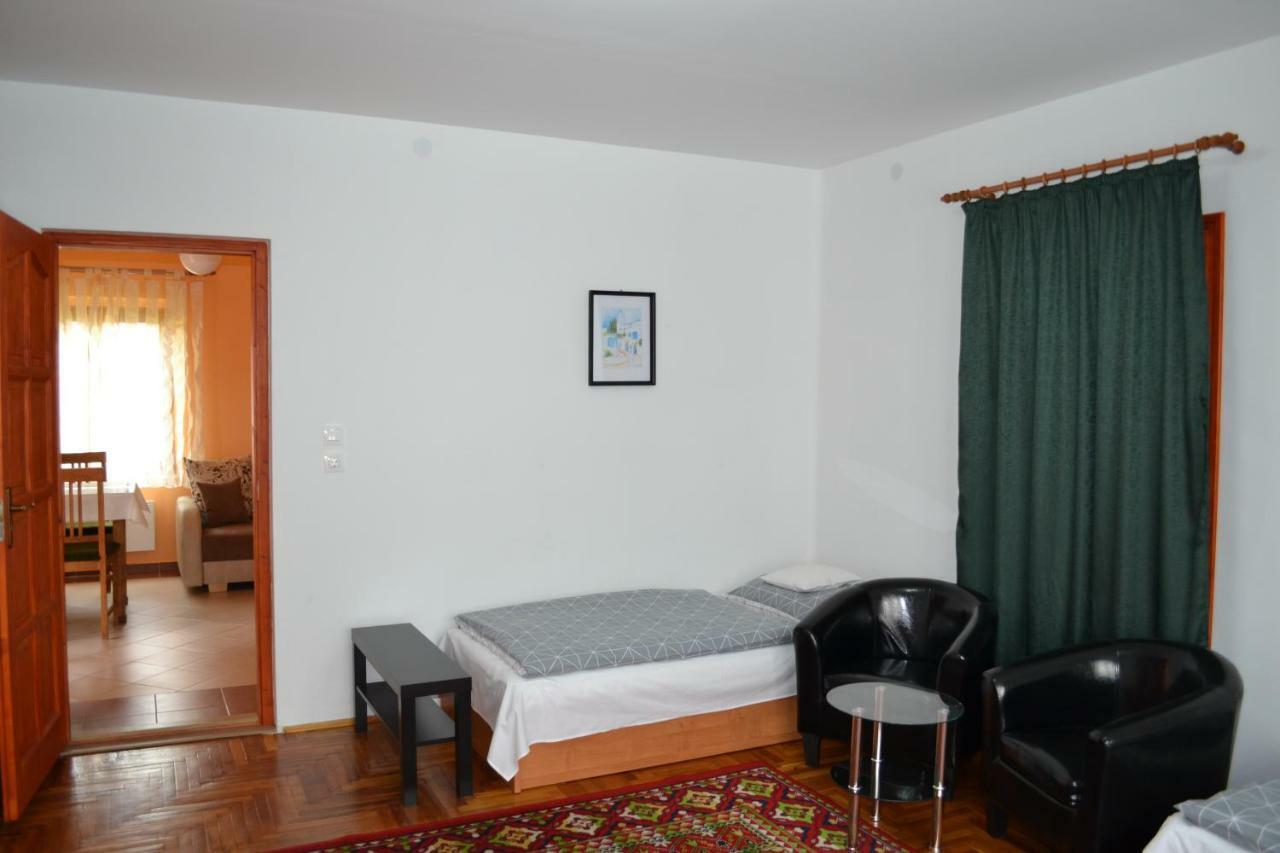 Liliom Apartman Гюла Екстериор снимка