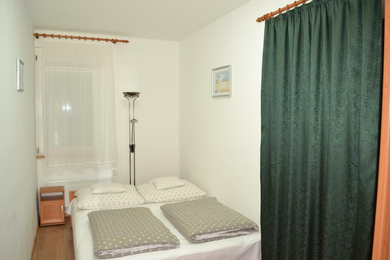 Liliom Apartman Гюла Екстериор снимка
