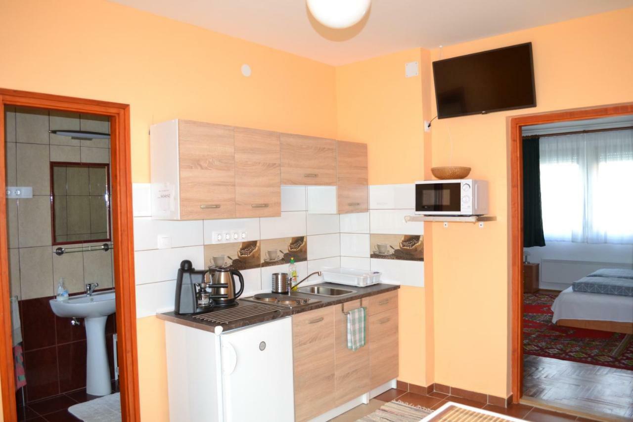 Liliom Apartman Гюла Екстериор снимка